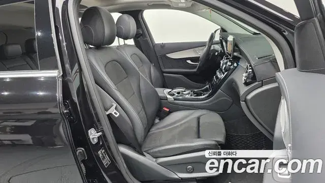 Mercedes-Benz GLC-Class 2019 — Photo 11/20