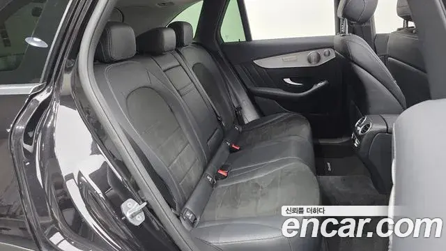 Mercedes-Benz GLC-Class 2019 — Photo 12/20