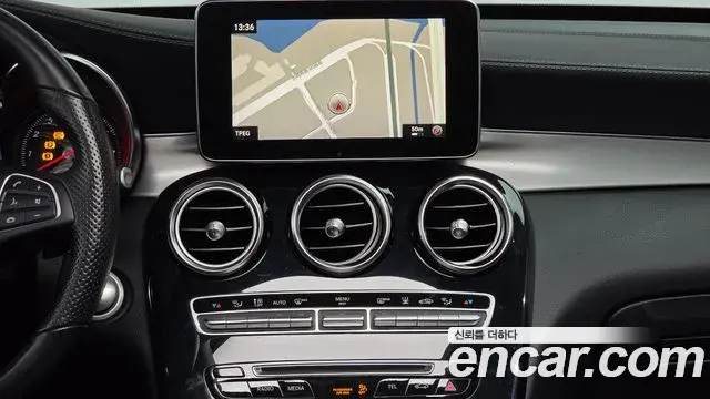 Mercedes-Benz GLC-Class 2019 — Photo 14/20