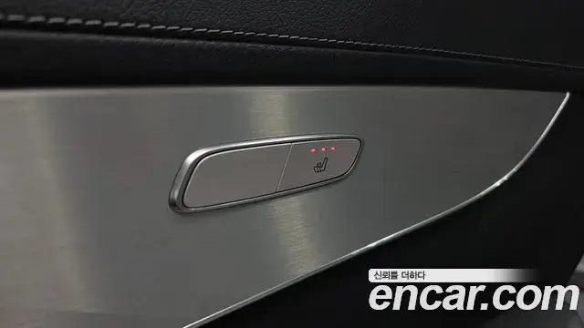 Mercedes-Benz GLC-Class 2019 — Photo 19/20