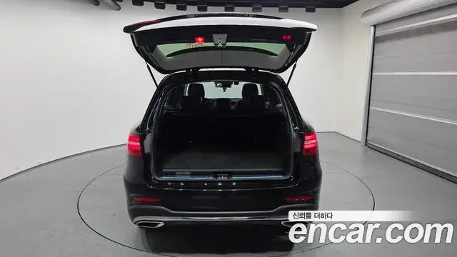 Mercedes-Benz GLC-Class 2019 — Photo 20/20