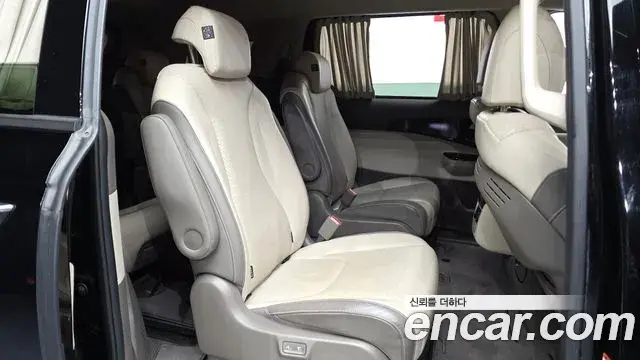 Kia Carnival 2021 — Фото 12/20