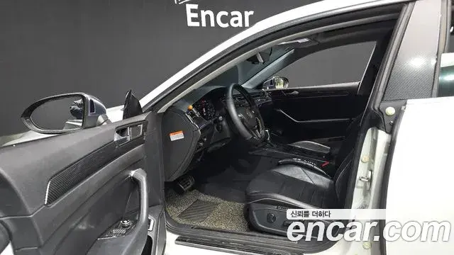 Volkswagen Arteon 2019 — Şəkil 12/20