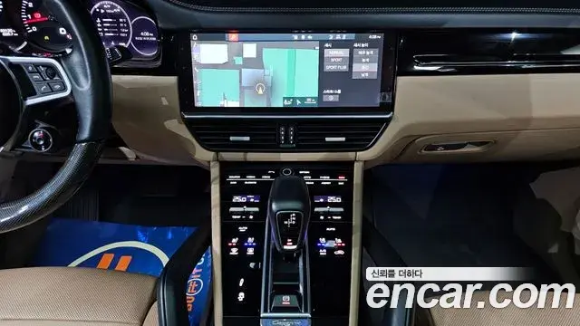 Porsche Cayenne 2021 — ფოტო 18/20