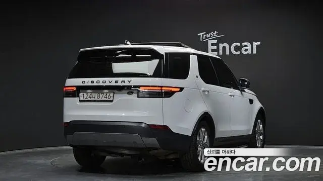 Land Rover Discovery 5 2018 — ფოტო 2/20