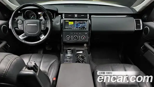 Land Rover Discovery 5 2018 — ფოტო 16/20