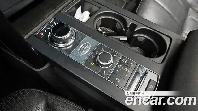Land Rover Discovery 5 2018 — ფოტო 15/20