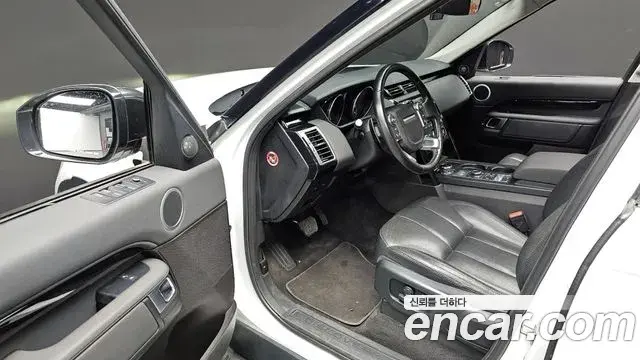 Land Rover Discovery 5 2018 — ფოტო 13/20