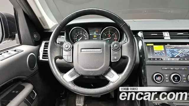 Land Rover Discovery 5 2018 — ფოტო 18/20