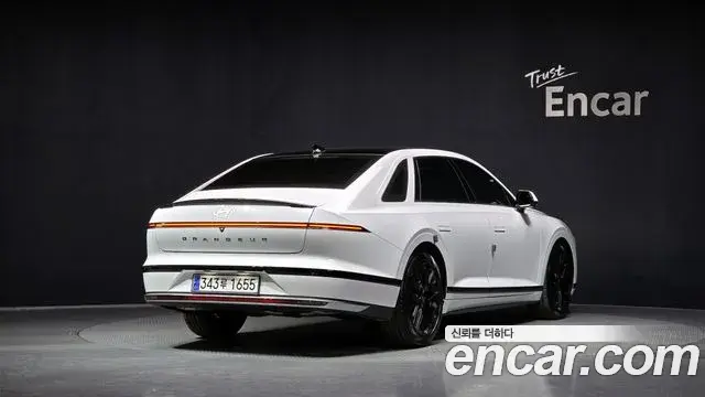 Hyundai Grandeur Hybrid 2023 — ფოტო 4/20