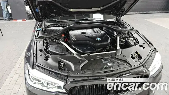 BMW 5 Series 2020 — Photo 11/20