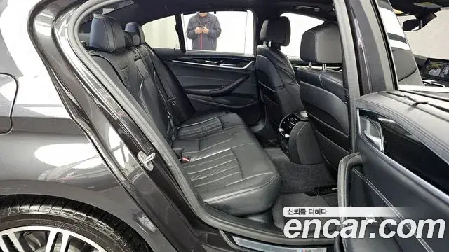 BMW 5 Series 2020 — Photo 8/20