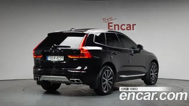 Volvo XC60 2021 — ფოტო 5/20