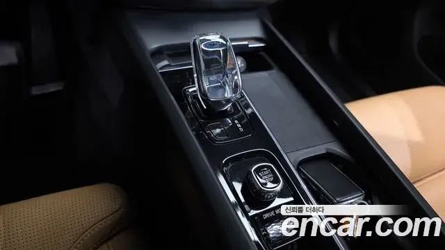 Volvo XC60 2021 — ფოტო 9/20