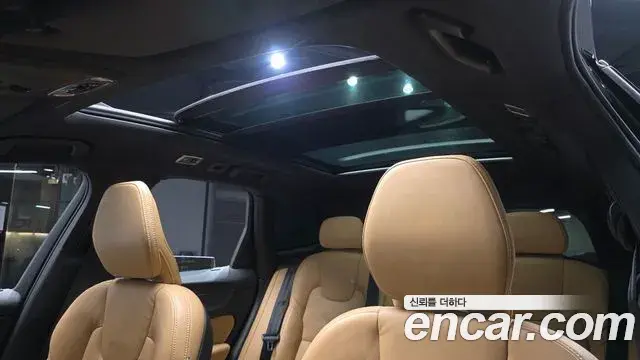 Volvo XC60 2021 — ფოტო 3/20