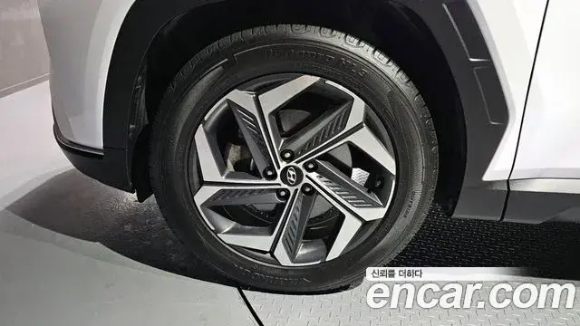Hyundai Tucson Hybrid 2020 — ფოტო 19/20