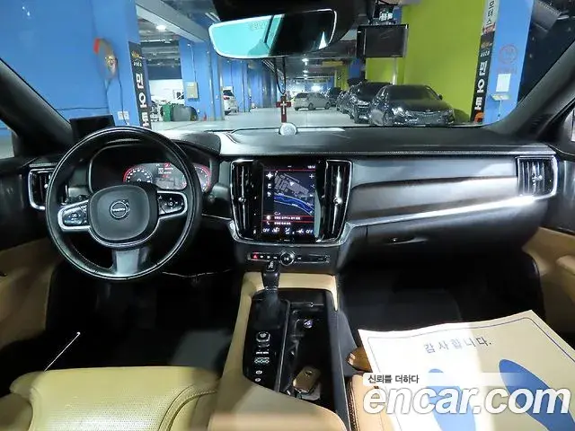 Volvo V90 Cross Country 2018 — ფოტო 8/20