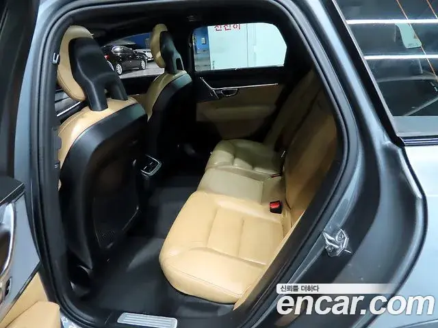 Volvo V90 Cross Country 2018 — ფოტო 13/20