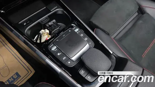 Mercedes-Benz GLB-Class 2022 — Şəkil 8/20