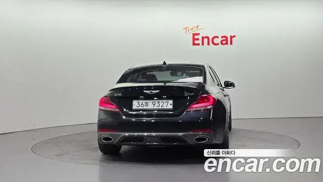 Genesis G70 2018 — ფოტო 8/20