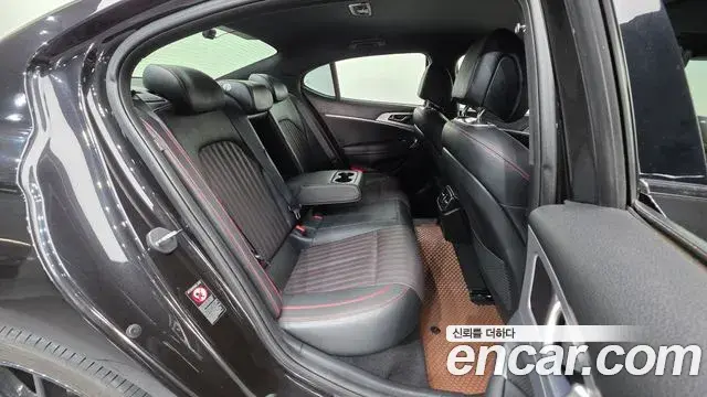Genesis G70 2018 — ფოტო 14/20
