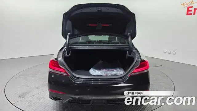 Genesis G70 2018 — ფოტო 15/20