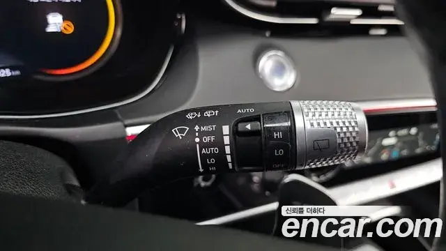 Genesis GV70 2021 — Фото 15/20