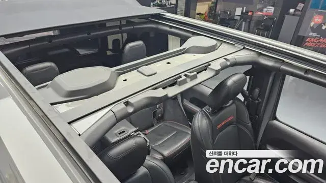 Jeep Wrangler 2019 — Фото 19/20