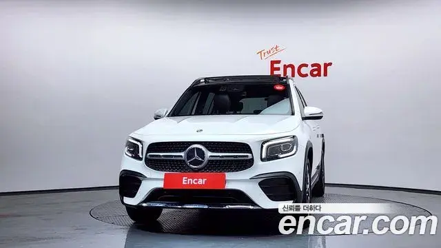 Mercedes-Benz GLB-Class 2021 — ფოტო 7/20