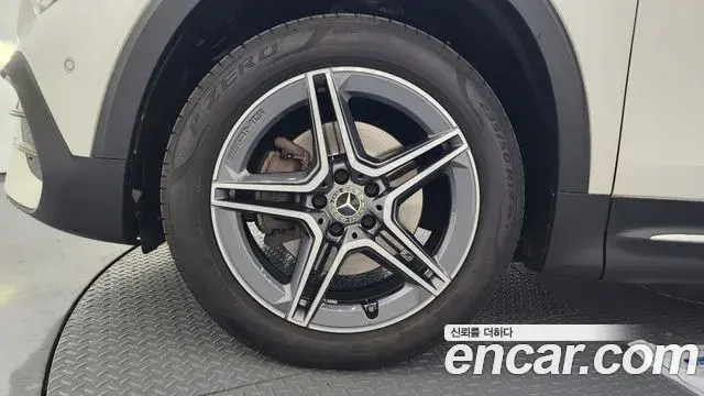 Mercedes-Benz GLB-Class 2021 — ფოტო 4/20