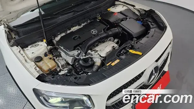 Mercedes-Benz GLB-Class 2021 — ფოტო 8/20