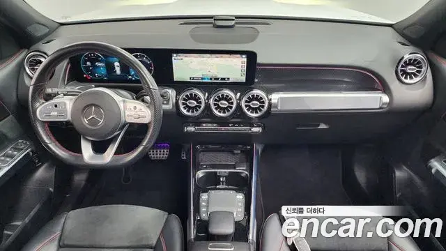 Mercedes-Benz GLB-Class 2021 — ფოტო 9/20