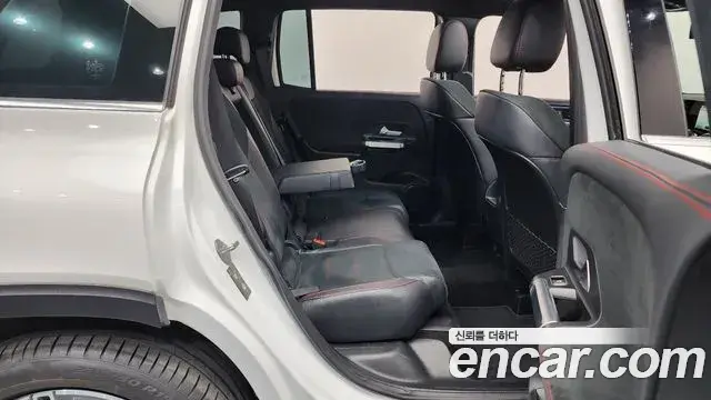 Mercedes-Benz GLB-Class 2021 — ფოტო 15/20