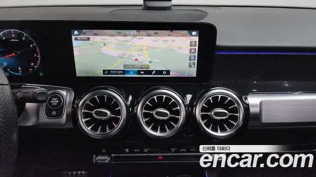 Mercedes-Benz GLB-Class 2021 — ფოტო 16/20