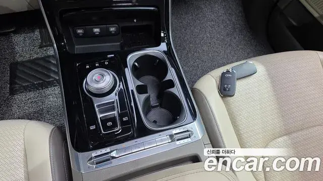 Kia Carnival 2021 — Фото 8/20