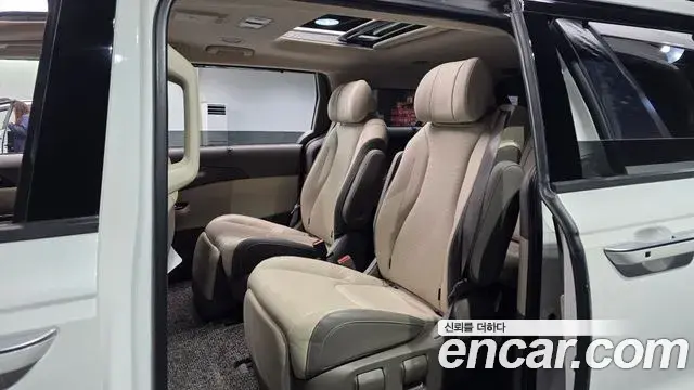 Kia Carnival 2021 — Фото 11/20