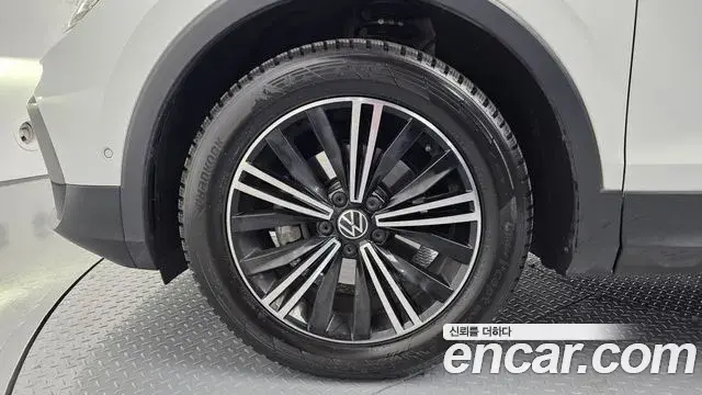 Volkswagen Tiguan 2024 — ფოტო 1/20
