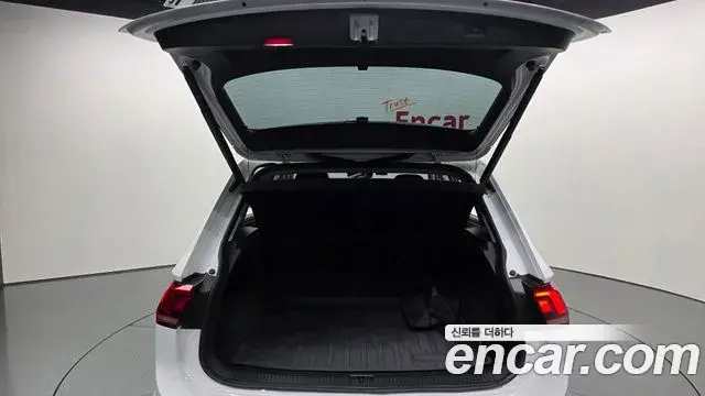 Volkswagen Tiguan 2024 — ფოტო 4/20