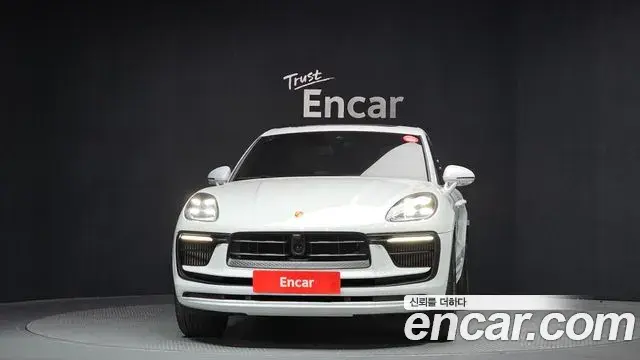 Porsche Macan 2022 — Photo 19/20