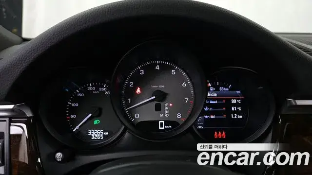 Porsche Macan 2022 — Photo 18/20