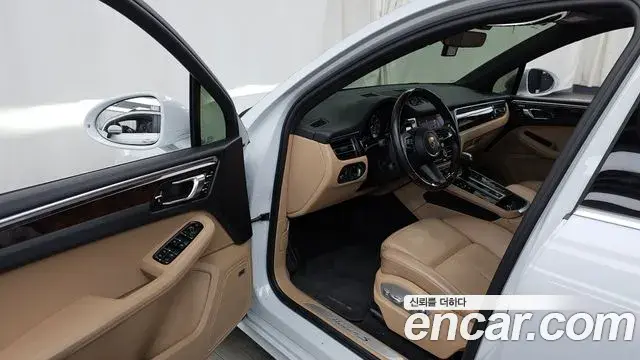 Porsche Macan 2022 — Photo 5/20