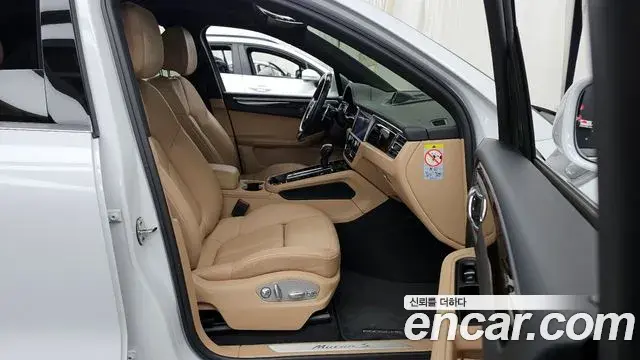 Porsche Macan 2022 — Photo 16/20