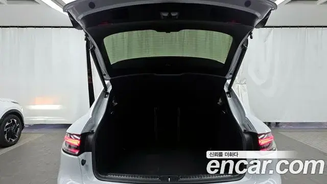 Porsche Macan 2022 — Photo 15/20