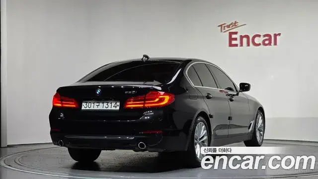 BMW 5 Series 2019 — Şəkil 14/20