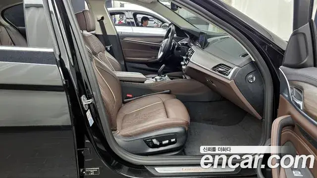 BMW 5 Series 2019 — Şəkil 9/20