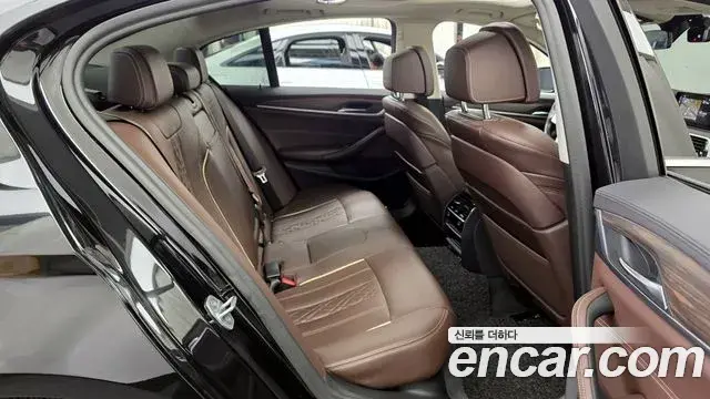 BMW 5 Series 2019 — Şəkil 18/20