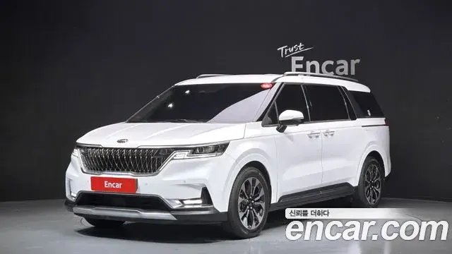 Kia Carnival 2021 — Фото 1/20