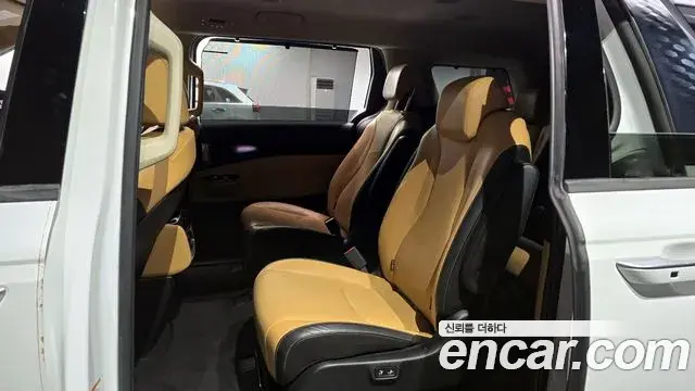 Kia Carnival 2021 — Фото 12/20