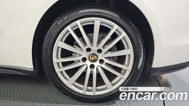 Porsche Panamera 2022 — Photo 17/20