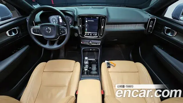 Volvo XC40 2020 — Şəkil 8/20